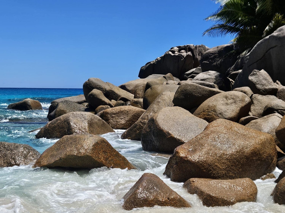 乔吉特沙滩-普拉兰岛必去景点