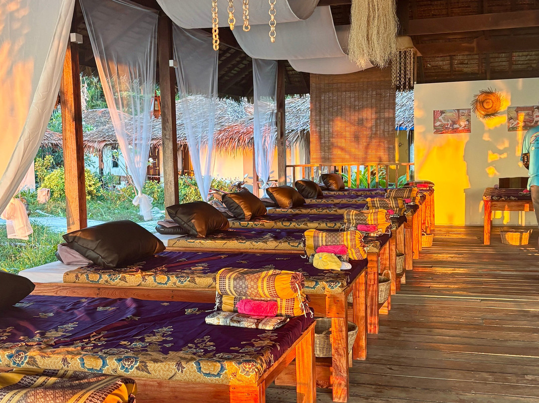 RAINBOW Thai Massage at Relax Bay