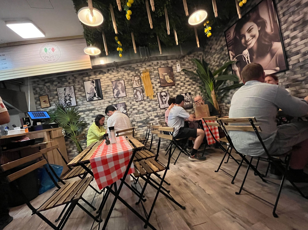 Spaghetti & Wine Bar