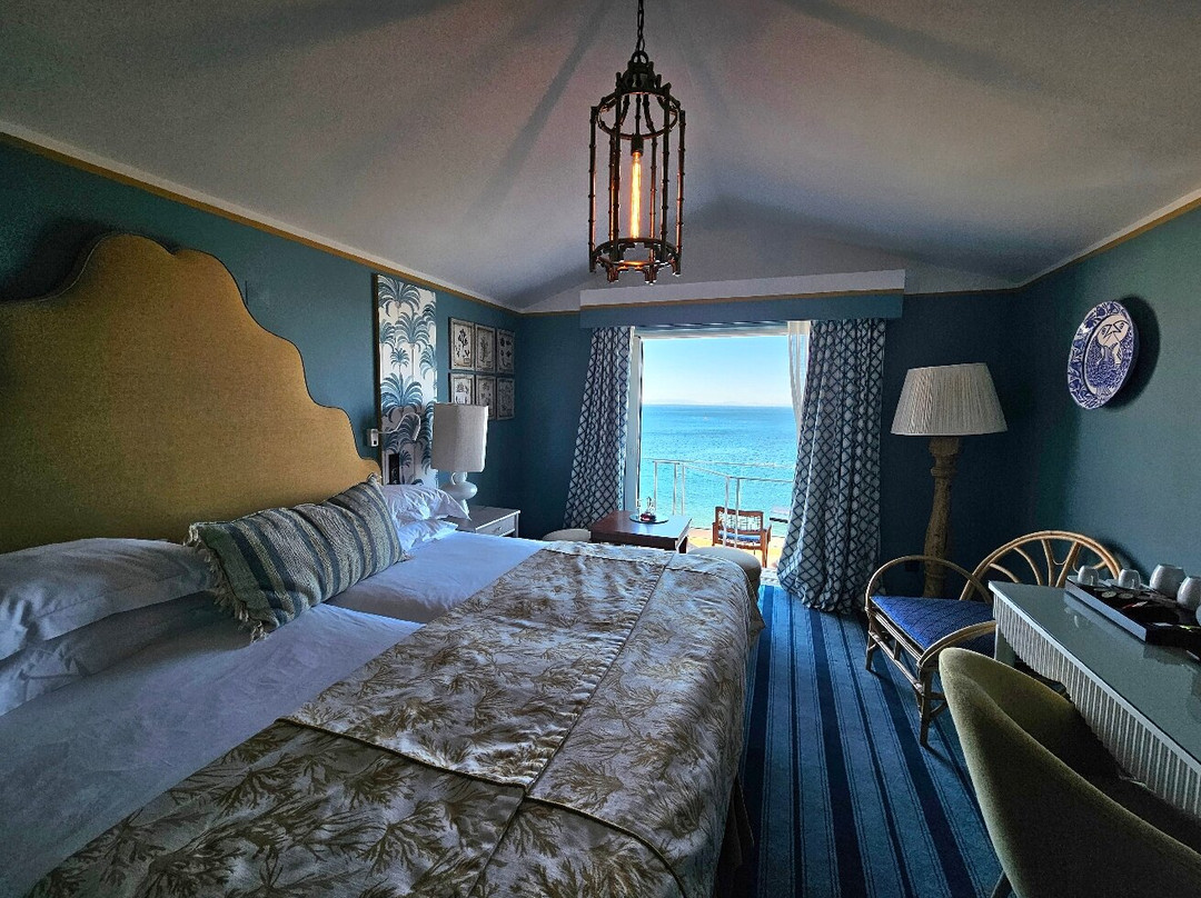 阿尔巴罗斯酒店主图