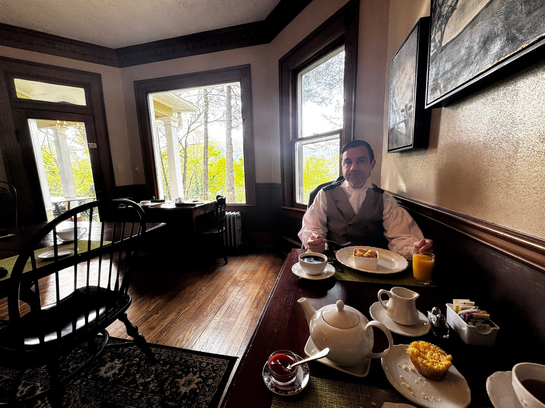 普拉特溪路上黄色小屋酒店主图