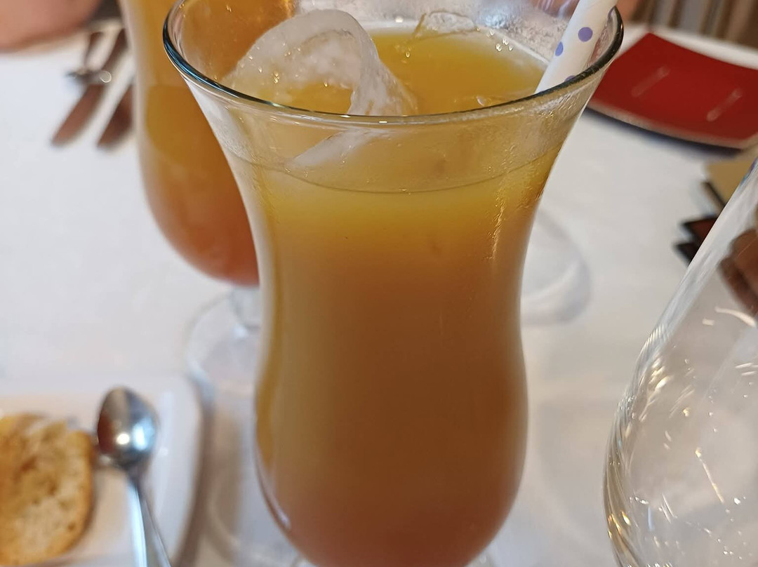 湖泊酒店主图