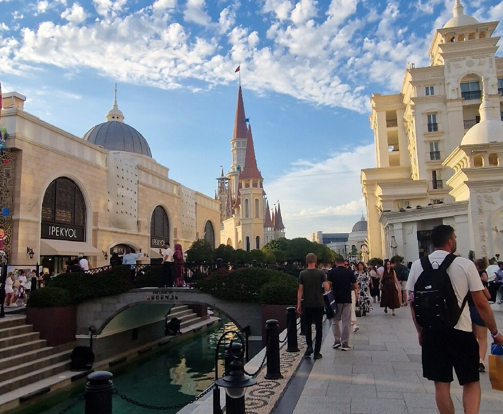 The Land of Legends Shopping Avenue-安塔利亚必去景点