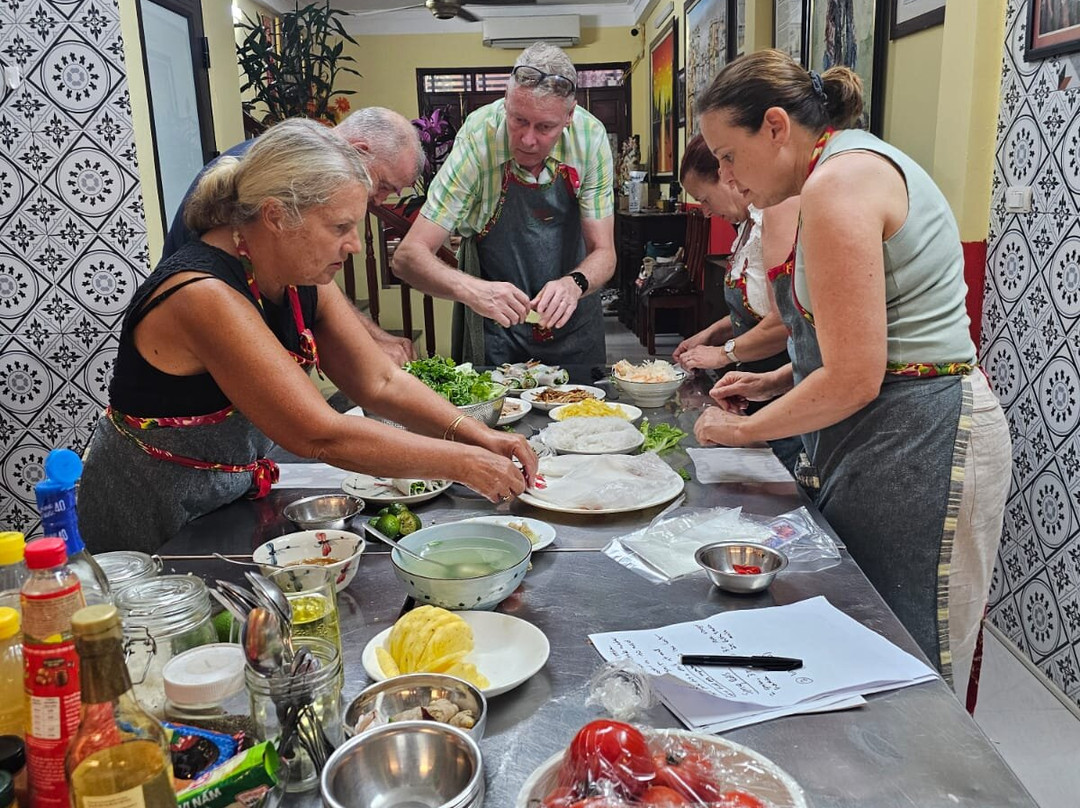 Chef Duyen's Home Cooking Classes & Tours-Ba Dinh必去景点