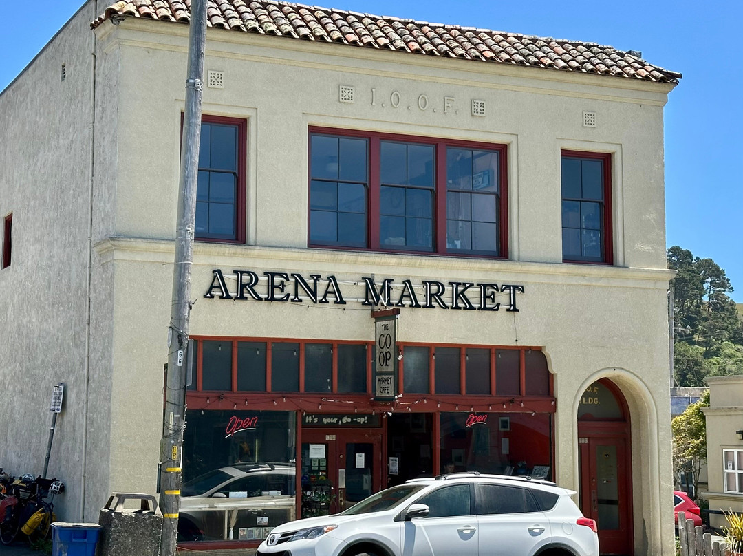 Arena Market & Cafe