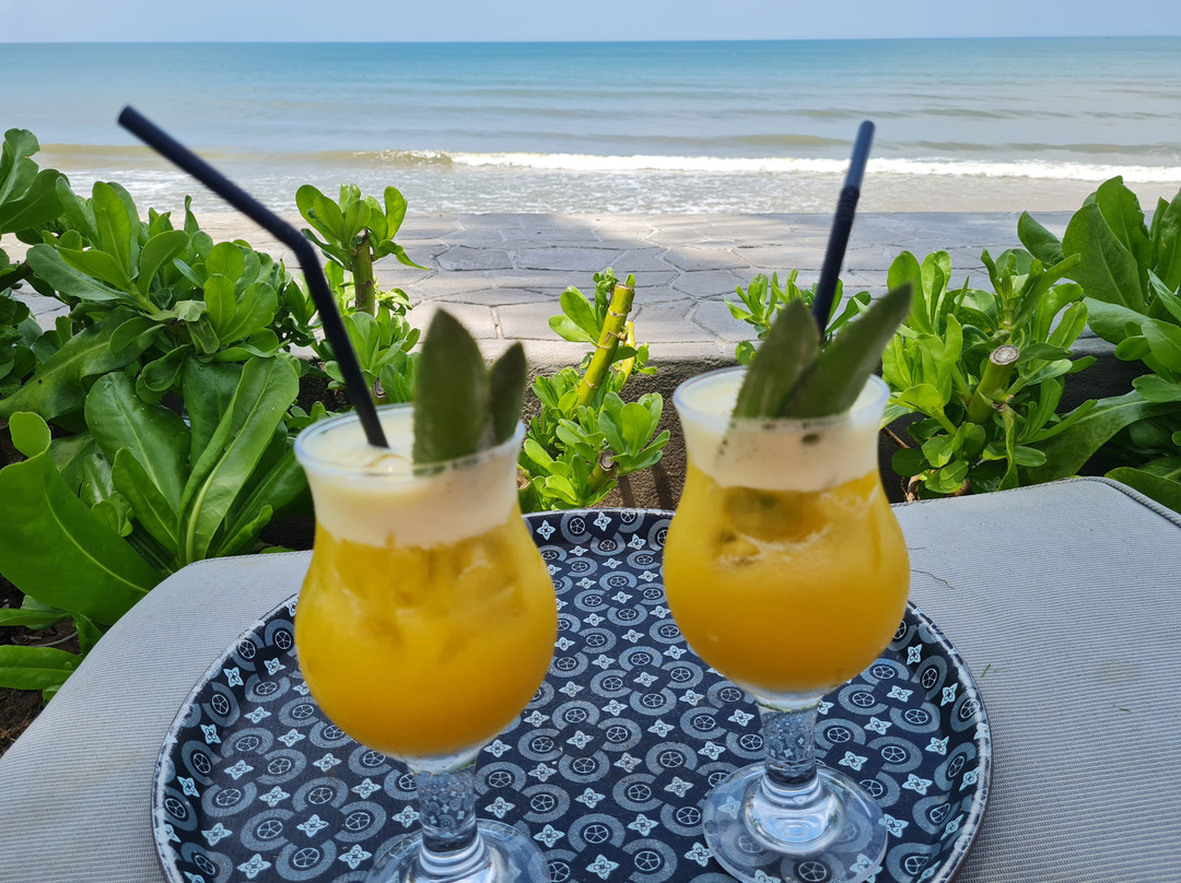 太阳海滩别墅海滩水疗度假村主图