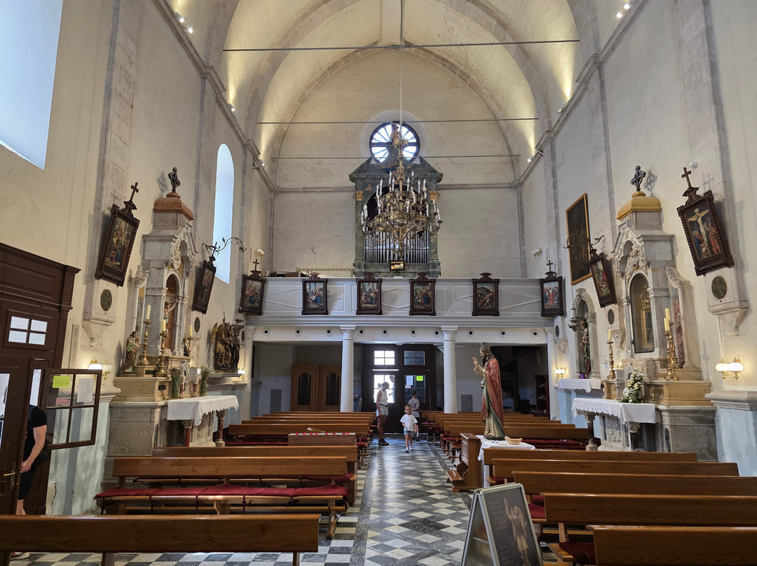 The Parish church of St. Michael-奥米斯必去景点