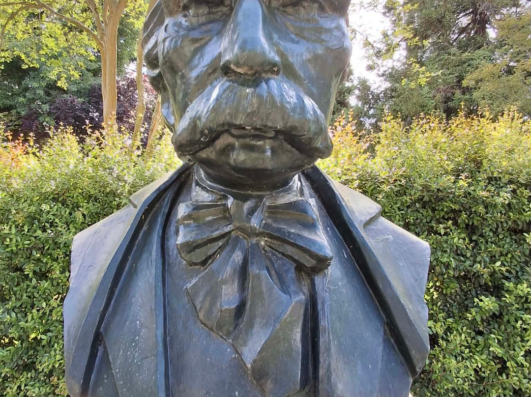 Busto de Camilo Castelo Branco-法马利康新镇必去景点