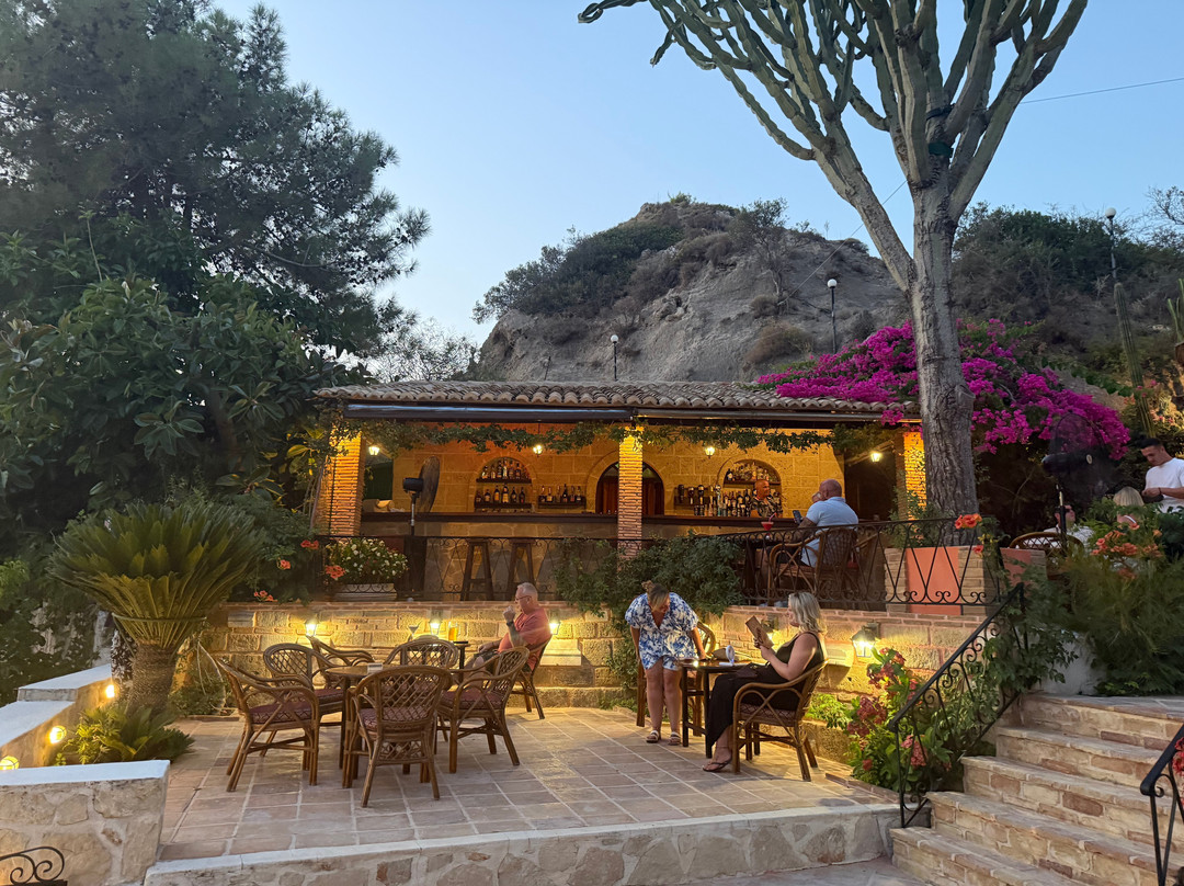 Cave Bar-卡拉马其必去景点