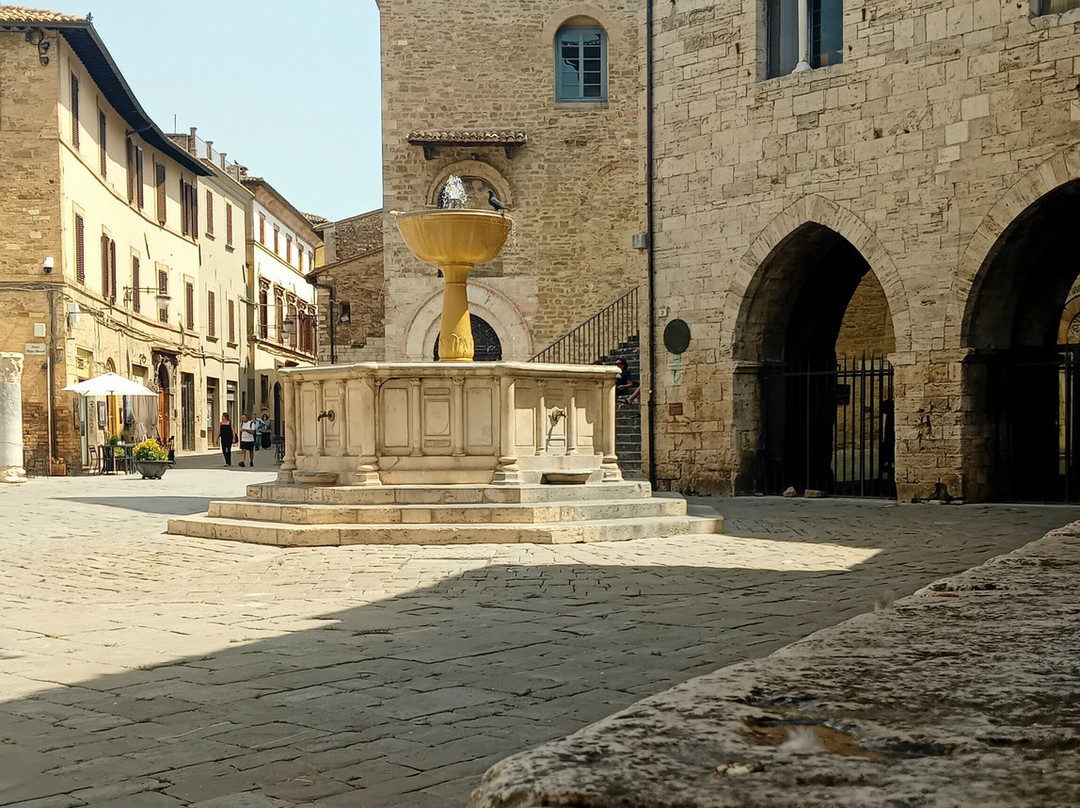 Piazza Silvestri-Bevagna必去景点