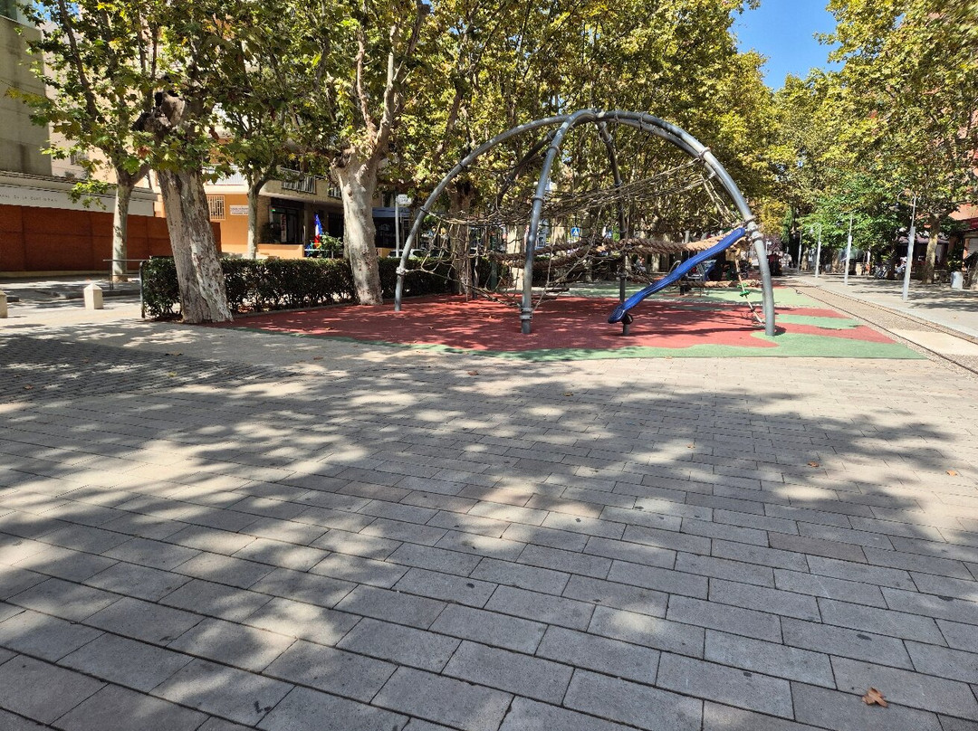 Parque Infantil de Carrilet-萨洛必去景点