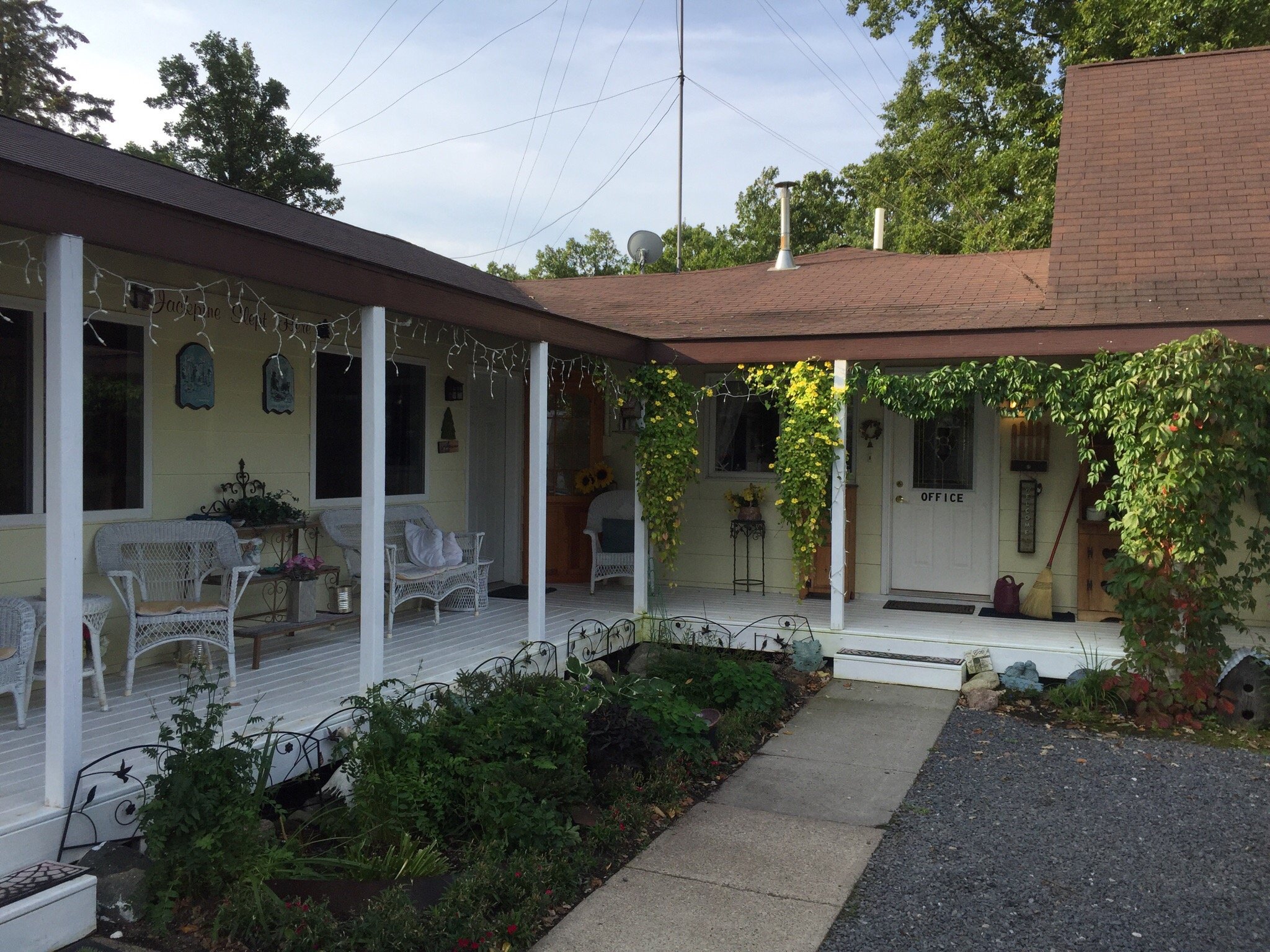 Home Town Cafe Motel & RV Park-官方