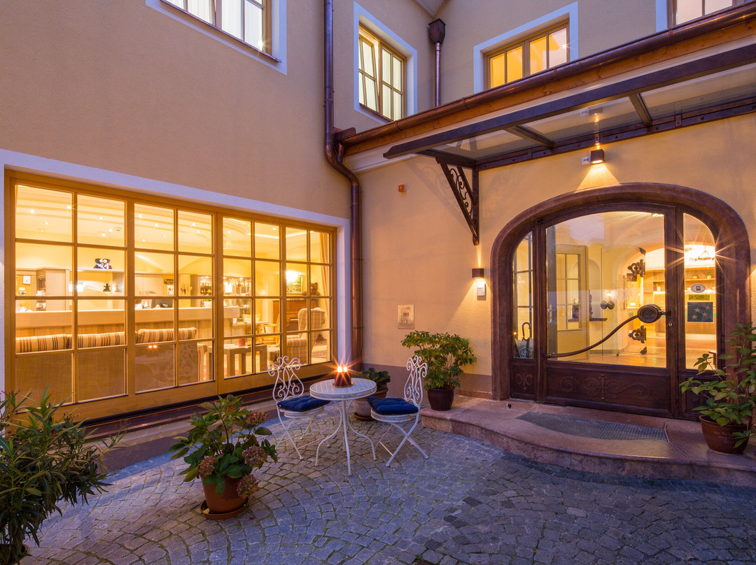 Hotel-Restaurant Zum Schwarzen Baeren主图