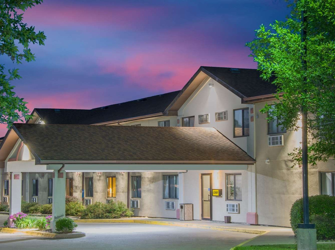 Super 8 by Wyndham Knoxville