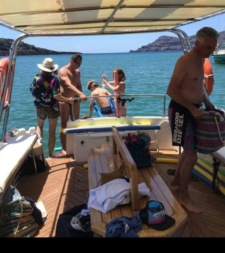 Captain Makis Private Boat Tour-圣托里尼必去景点