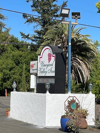 Vineyard Valley Inn