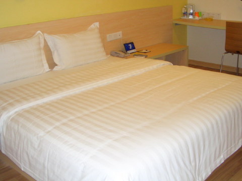 安其居酒店(长沙黄兴广场地铁站店)-客卧