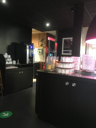 维尔钟楼酒店主图
