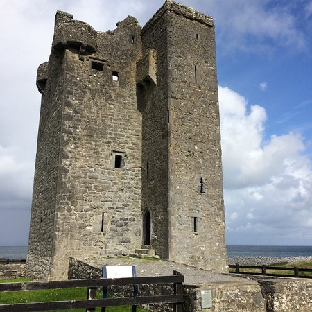 Gleninagh Castle and Fulacht Fiadh景点图片