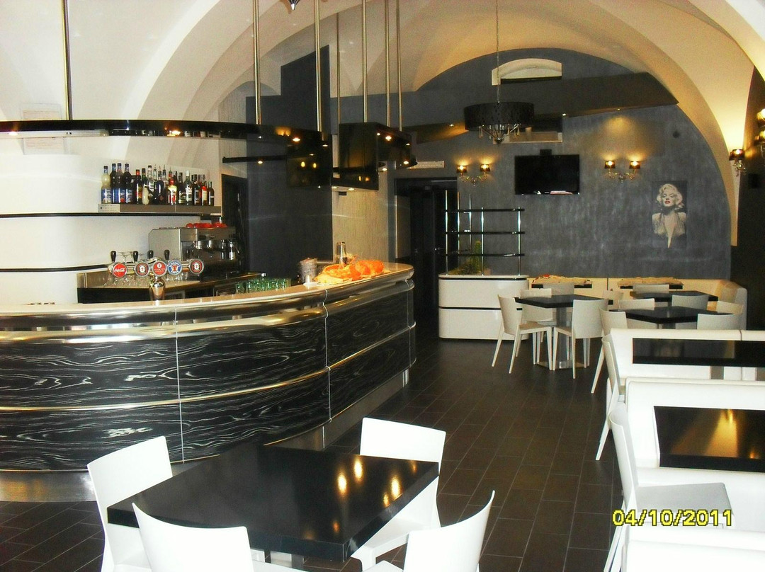 Candela餐馆和美食-Black & White