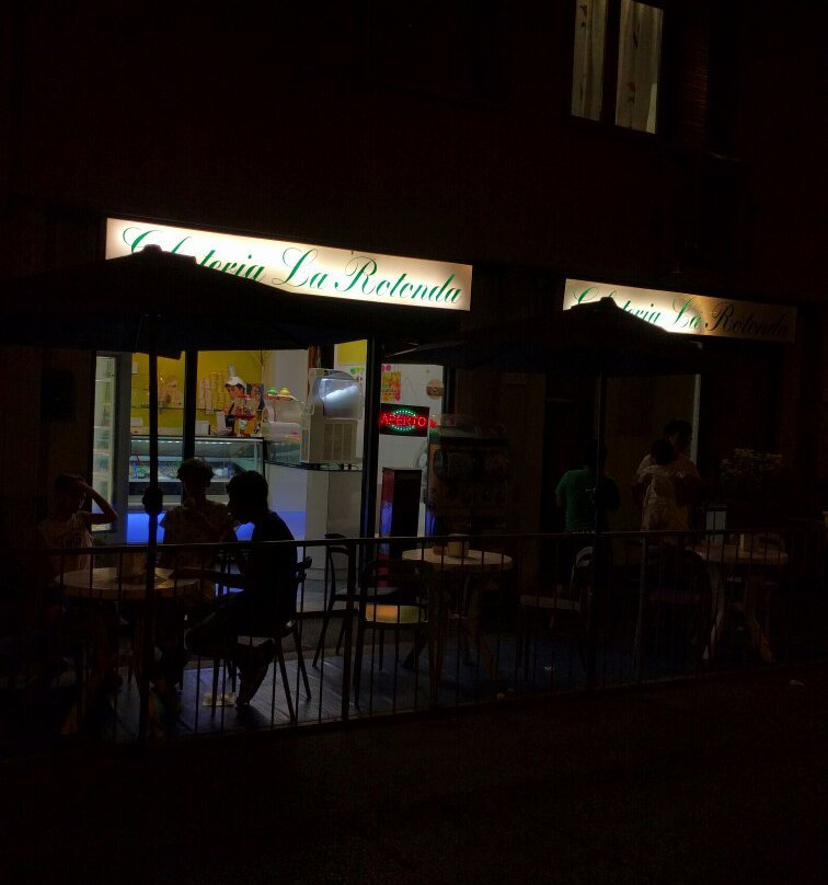 Capraia e Limite餐馆和美食-Gelateria La Rotonda