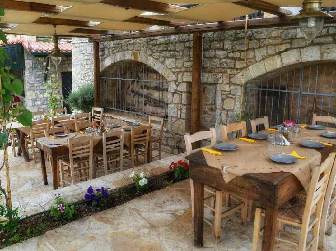 Androusa餐馆和美食-Pyles Restaurant