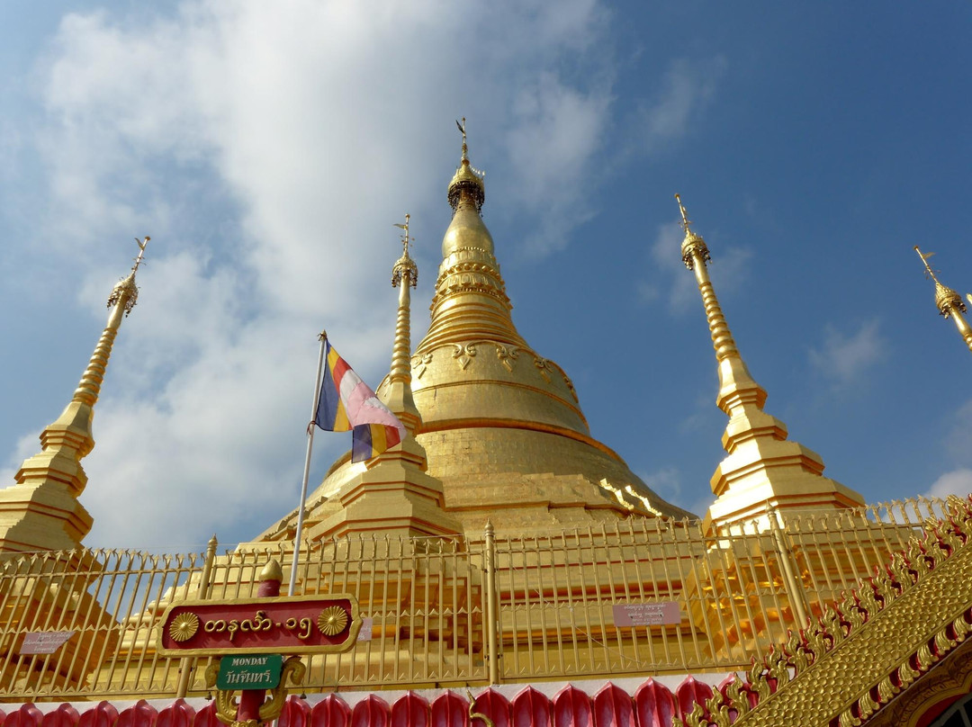 Tachileik Shwedagon Pagoda景点图片