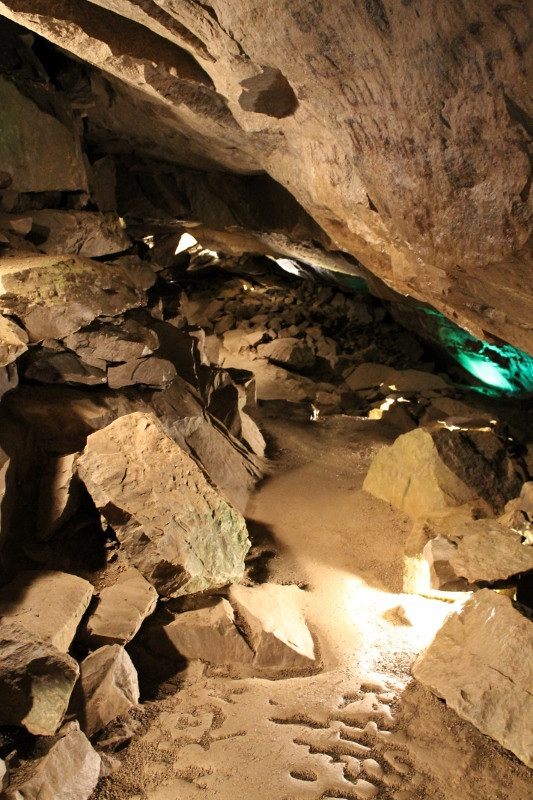 Flat Rock旅游景点-Seneca Caverns