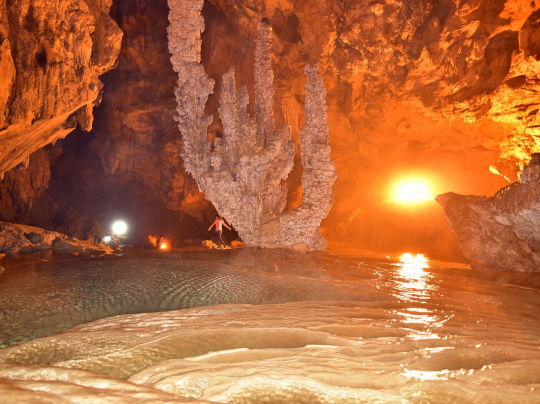 Nguom Ngao Cave景点图片