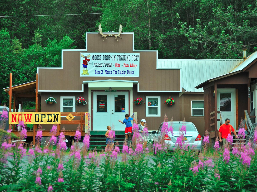 穆斯帕斯旅游景点-Moose Drop-In Trading Post