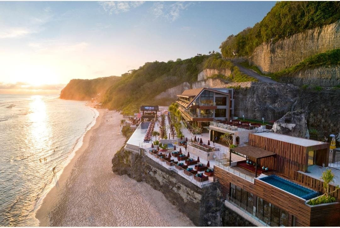 White Rock Beach Club