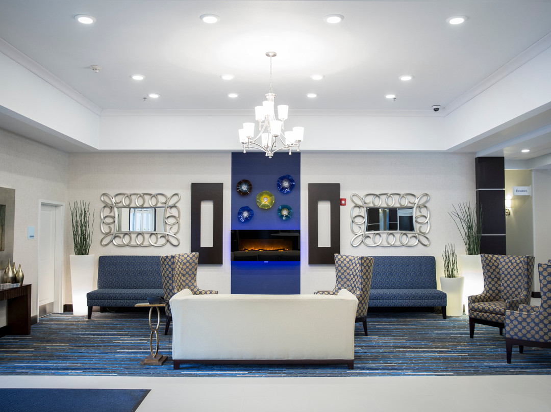 Holiday Inn Express & Suites Edwardsville By IHG主图