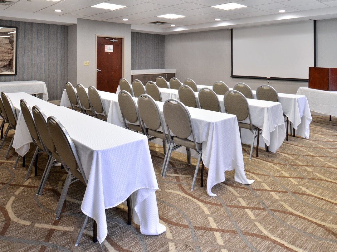 Holiday Inn Express & Suites Lafayette by IHG主图