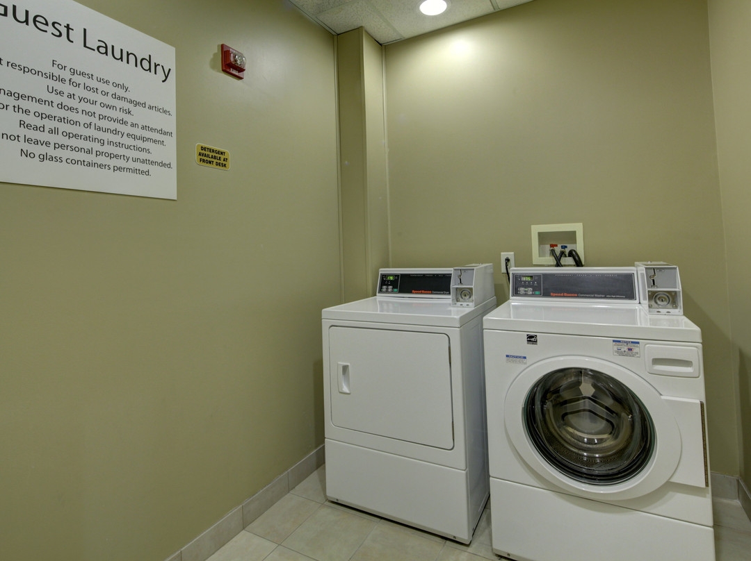 Holiday Inn Express & Suites Emporia By IHG主图