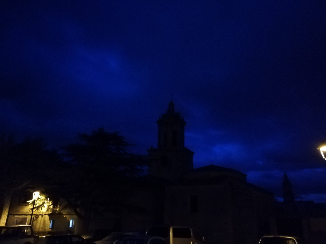 Iglesia del Crucifijo-Puente la Reina必去景点