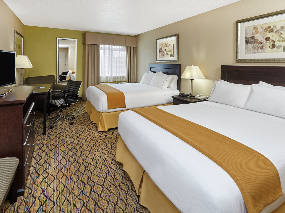 Holiday Inn Express & Suites Chicago-Libertyville by IHG主图