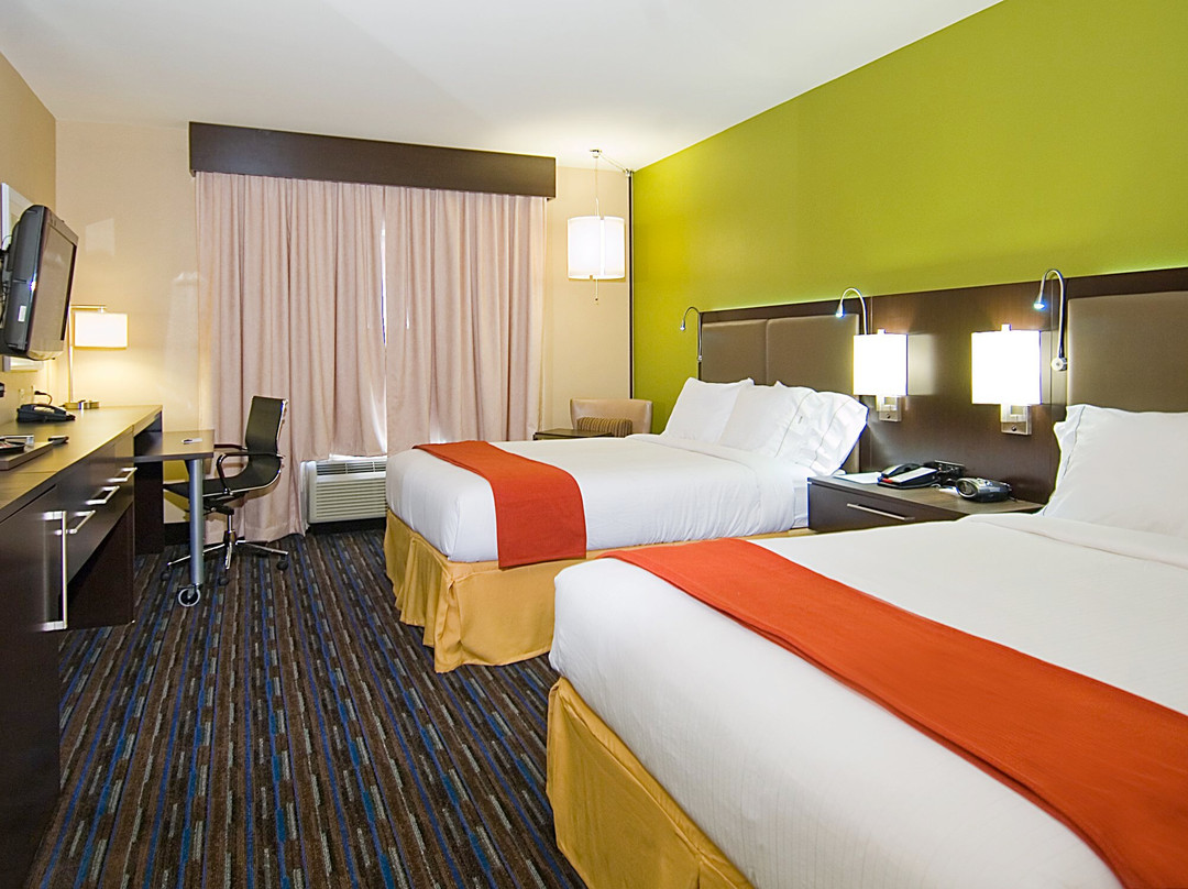 Holiday Inn Express & Suites Fulton by IHG主图
