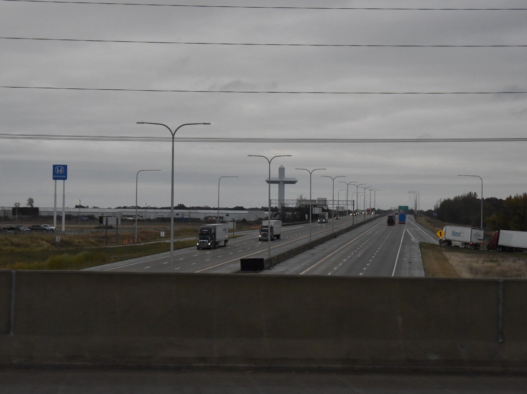 Cross at the Crossroads-Effingham必去景点