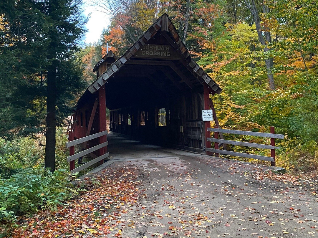 Loon Song Covered Bridge-Lake Ann必去景点
