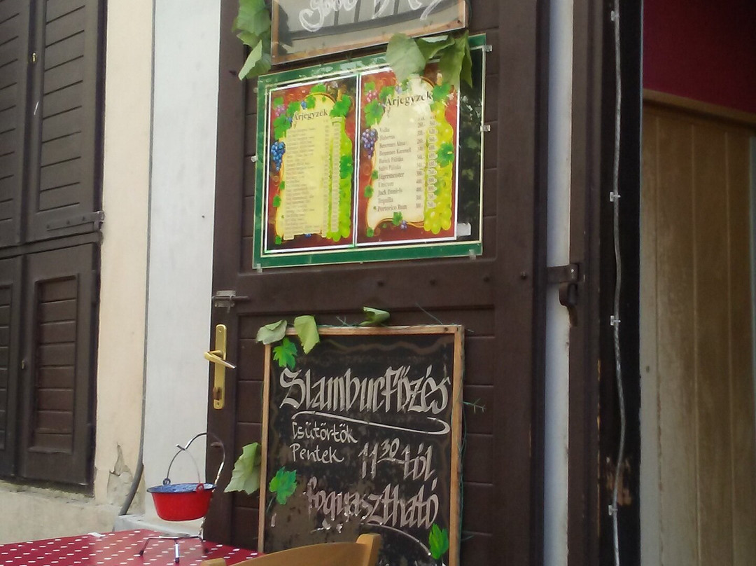 Egri Borozó Borbarát Bár Galéria