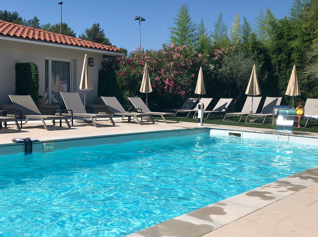 马斯乐杜高尔夫酒店主图