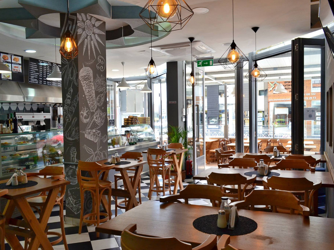 Akcay餐馆和美食-Gyrevontas Ellada