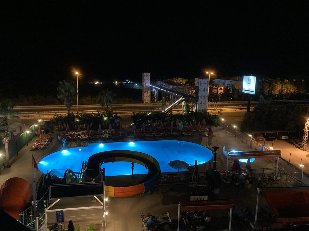 Throne Beach Resort & Spa主图