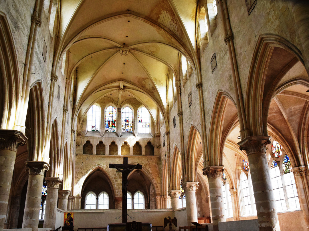 Collegiale Saint Martin-Champeaux必去景点