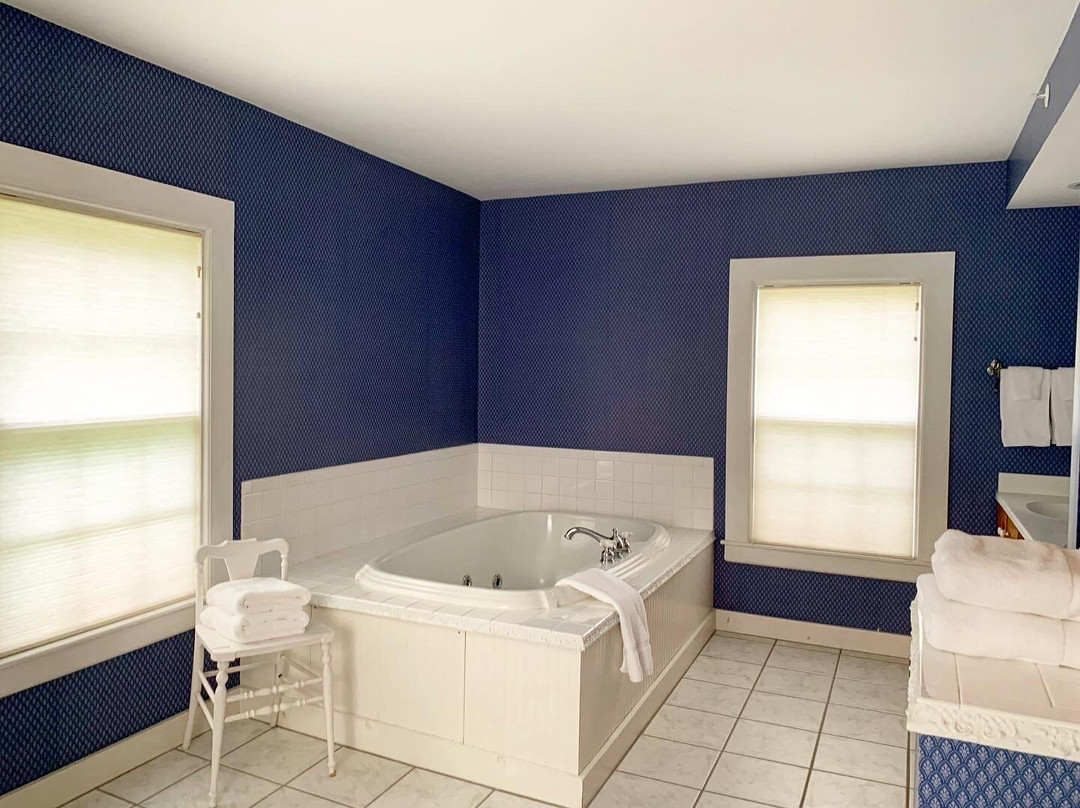 The White Gables Inn主图