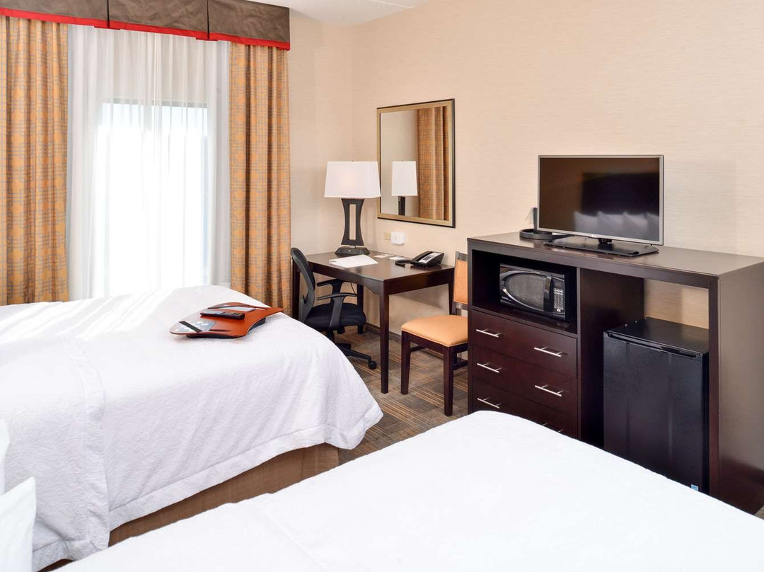 Hampton Inn & Suites California主图