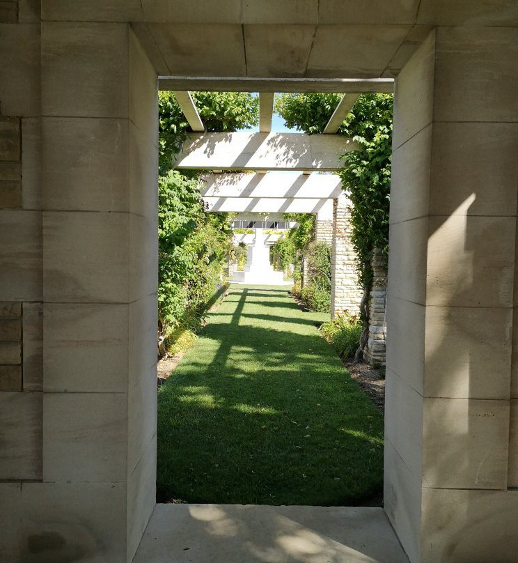 Cimetière Militaire Britannique de Bazenville景点图片