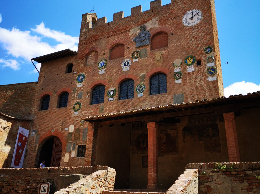 Palazzo Pretorio-切塔尔多必去景点