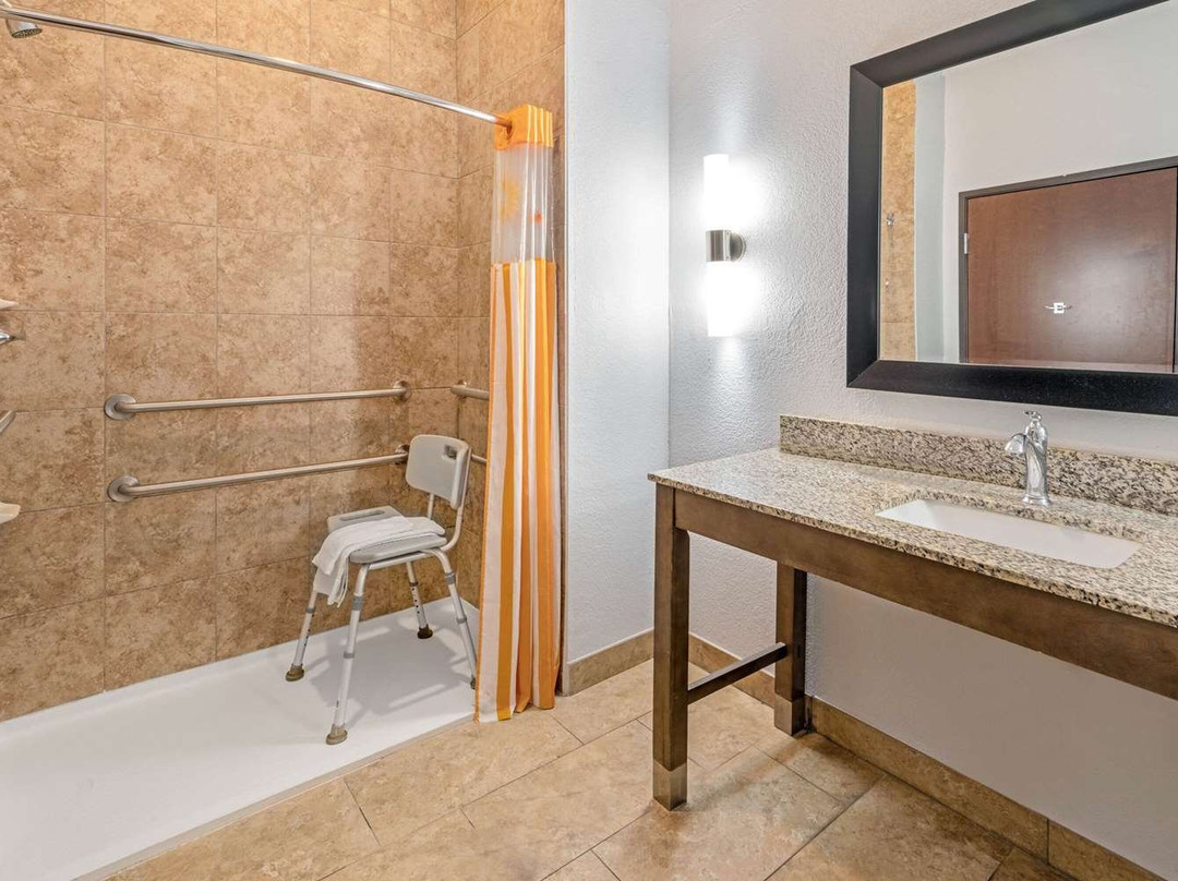 La Quinta Inn & Suites by Wyndham Guthrie主图