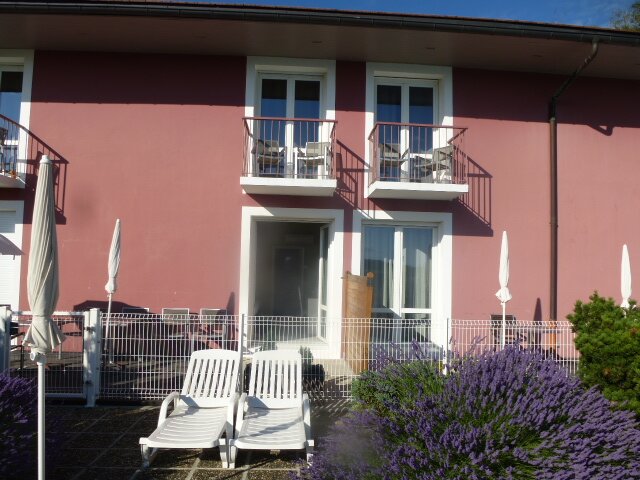Logis Domaine du Revermont-泳池